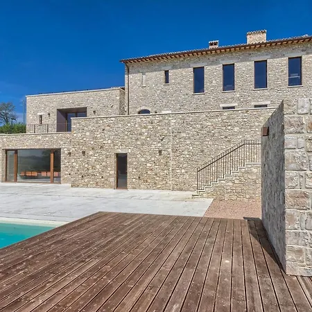 Colli Martani 农家乐 *